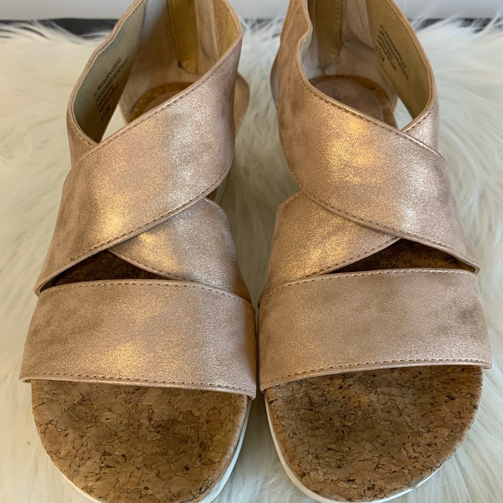 Adrienne Vittadini Gold Sandals Luxe Cork Comfort - Picture 2 of 10